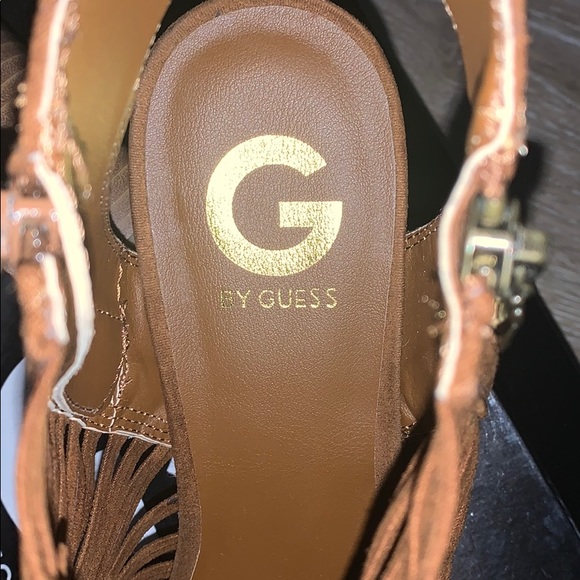 Guess suede sandals. - Picture 7 of 7